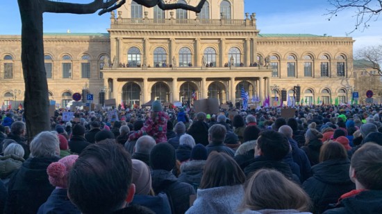 Bild von der Kundgebung auf dem Opernplatz